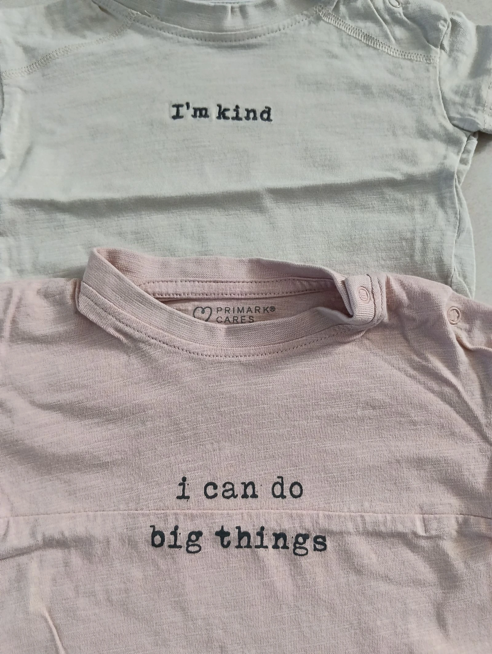 Lote de 2 camisetas Primark cares 0/3 MESES – photo 2